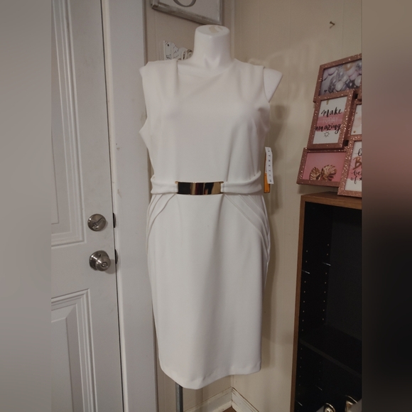 Elegant White Dress with Gold Accent - Picture 1 of 6